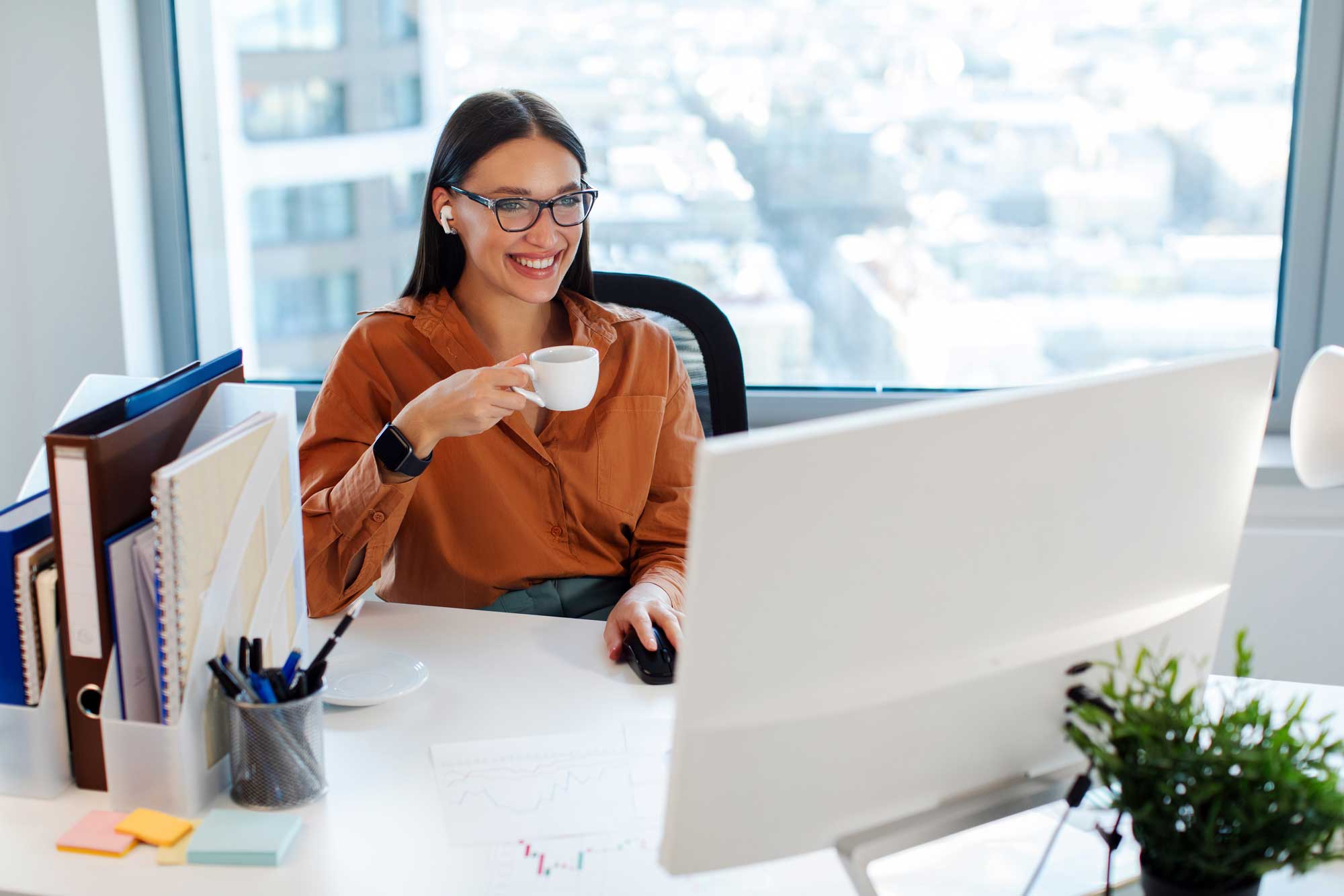 businesswoman drinking coffee at workplace,